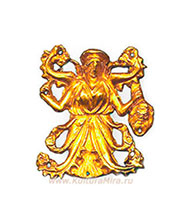 Золотая бляшка в виде змееногой богини в калафе с маской силена в руке / www.kulturamira.ru
