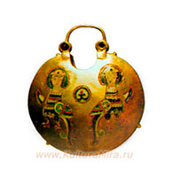 Золотой колт с изображением сиринов / www.kulturamira.ru